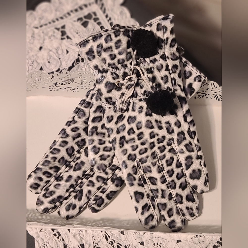 Leopard Print Gloves with Black Accents
